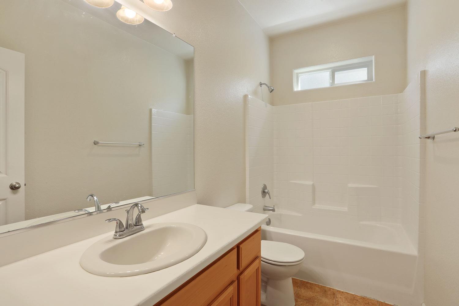 Detail Gallery Image 7 of 34 For 808 Fargo St, Stockton,  CA 95204 - 3 Beds | 2 Baths