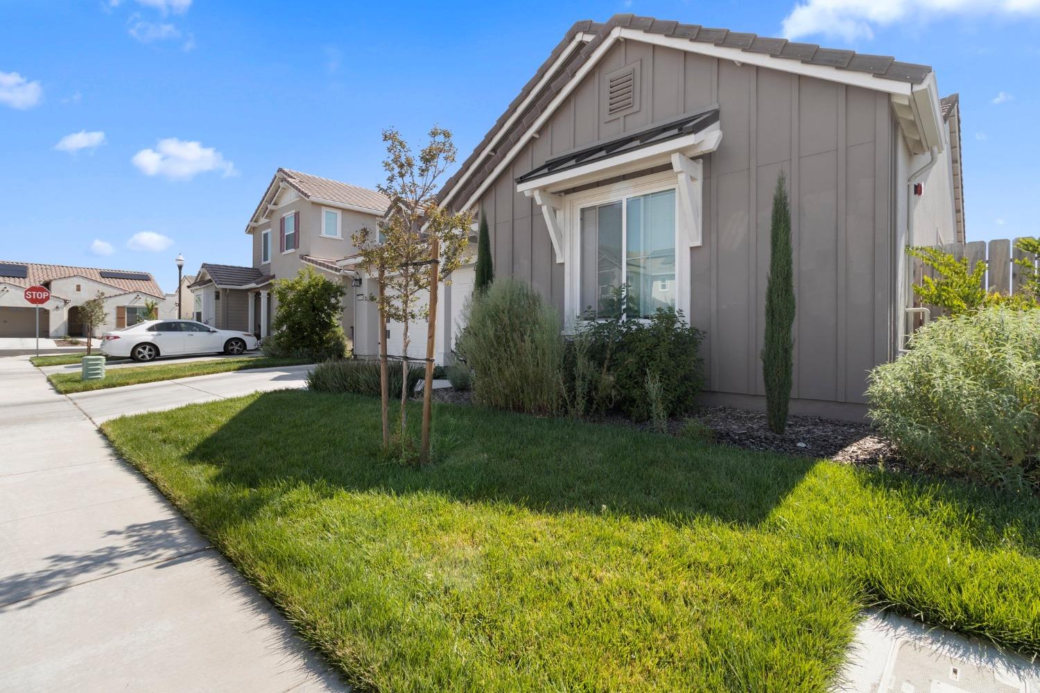 Detail Gallery Image 3 of 21 For 5534 Harwood Ln, Modesto,  CA 95357 - 3 Beds | 2 Baths