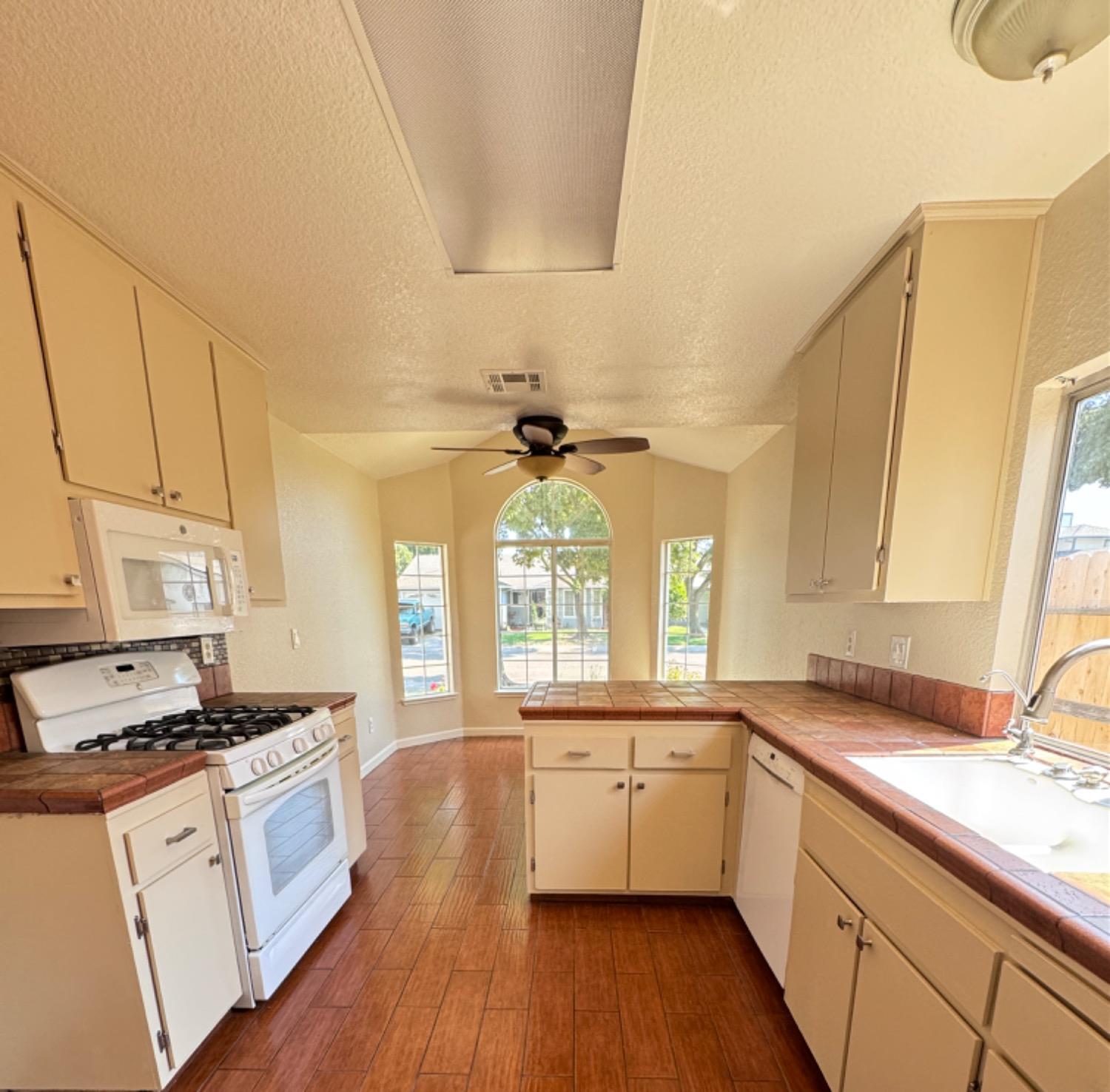 Detail Gallery Image 45 of 48 For 1537 Soquel Ln, Stockton,  CA 95206 - 3 Beds | 2 Baths