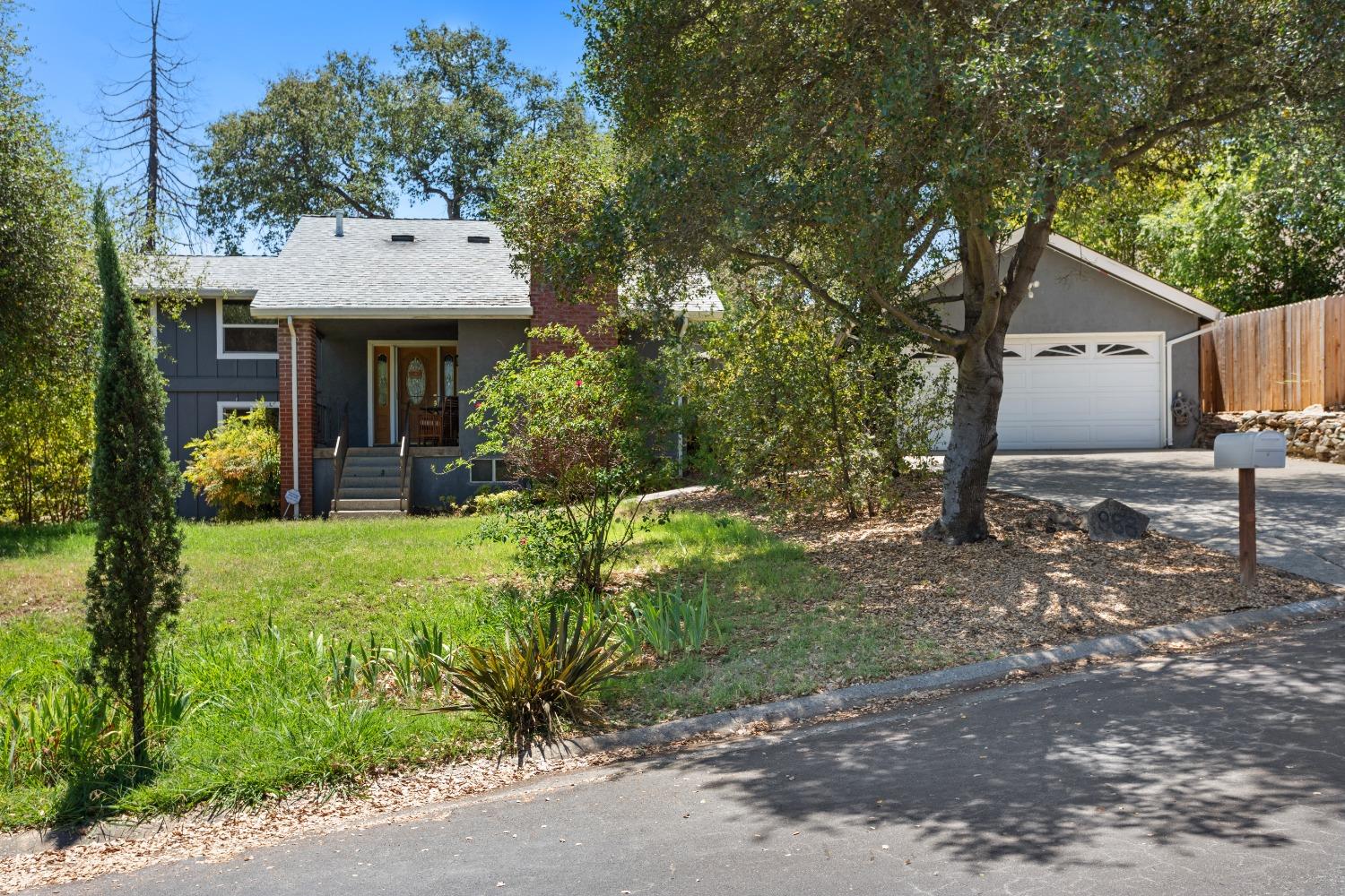 Detail Gallery Image 1 of 32 For 988 King John Way, El Dorado Hills,  CA 95762 - 4 Beds | 2 Baths