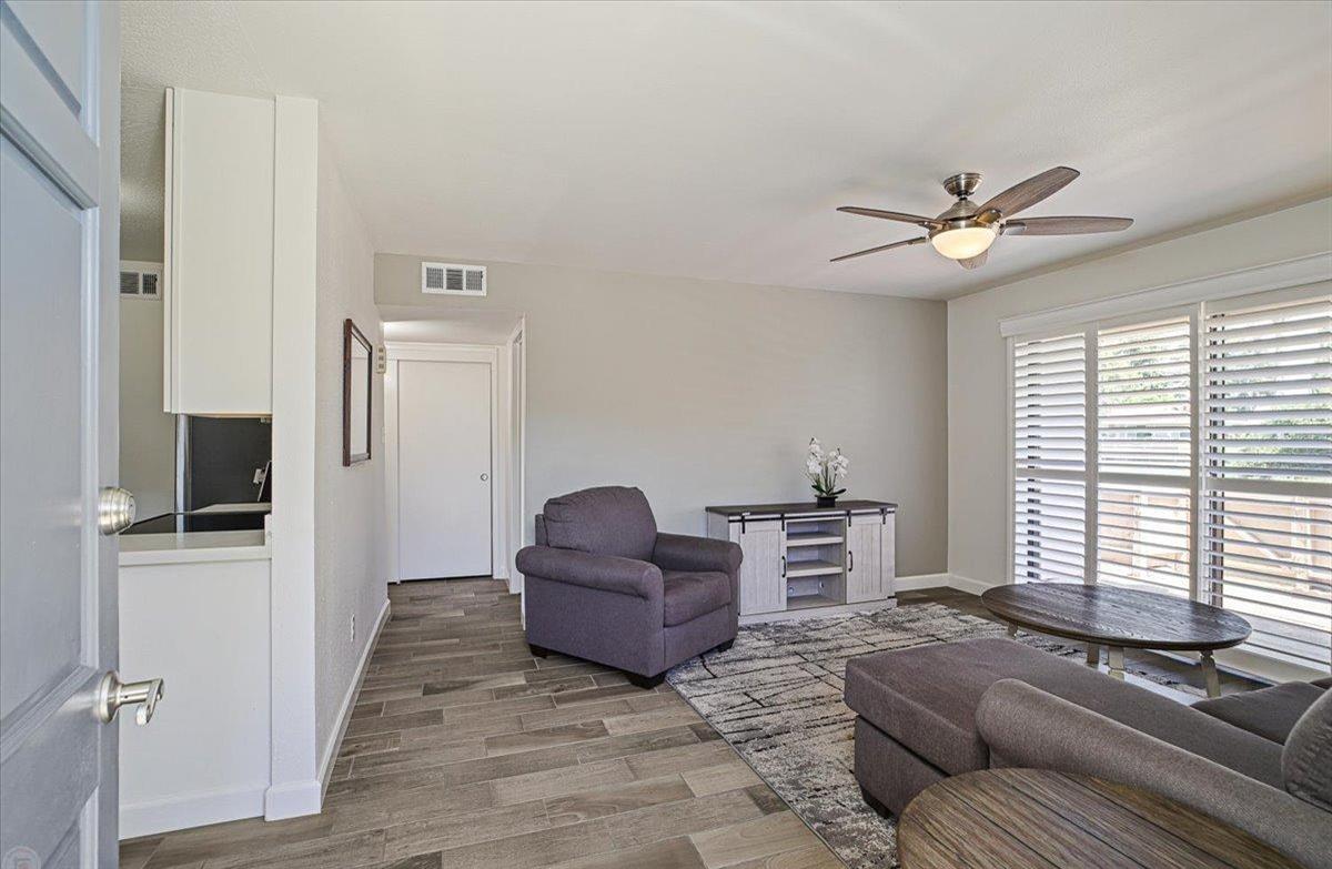 Detail Gallery Image 8 of 29 For 3702 W Benjamin Holt Dr #3,  Stockton,  CA 95219 - 1 Beds | 1 Baths