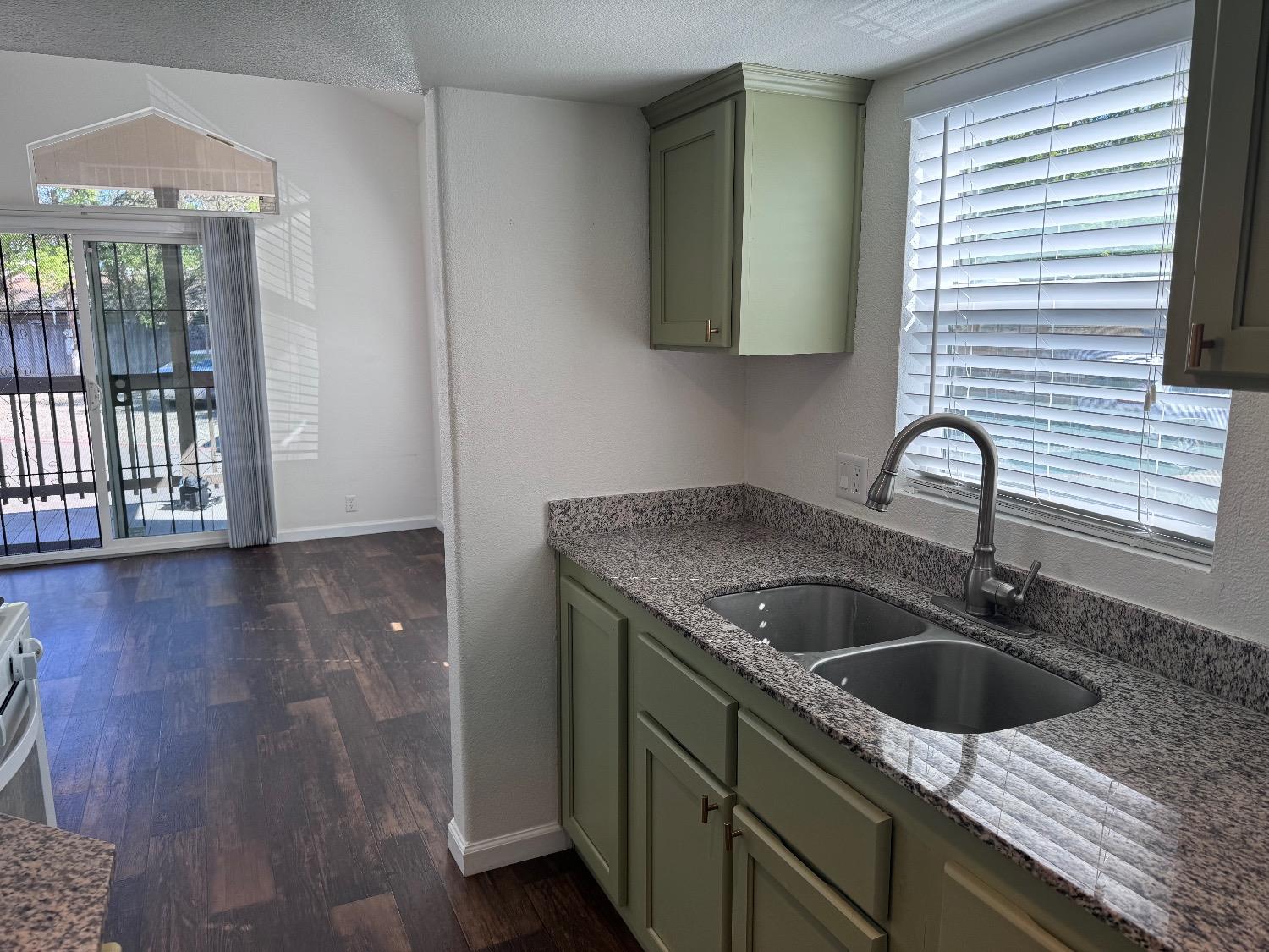 Detail Gallery Image 12 of 36 For 3330 Auburn Blvd 7, Sacramento,  CA 95821 - 1 Beds | 1 Baths