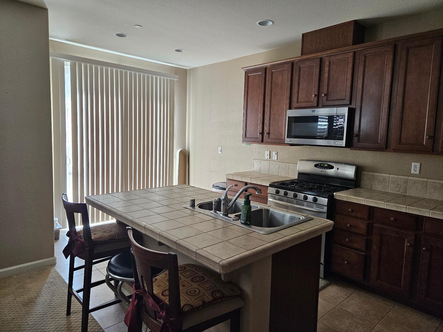 Photo #9: 224079672 Listing 