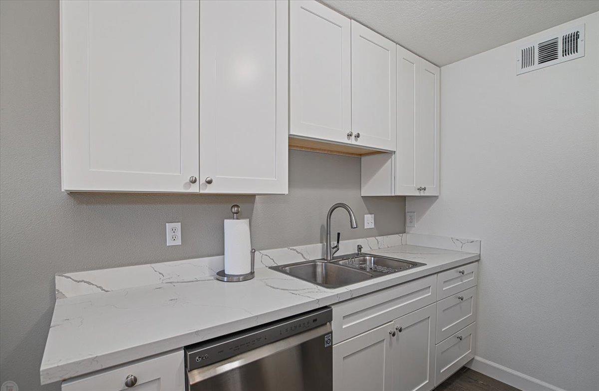 Detail Gallery Image 16 of 29 For 3702 W Benjamin Holt Dr #3,  Stockton,  CA 95219 - 1 Beds | 1 Baths