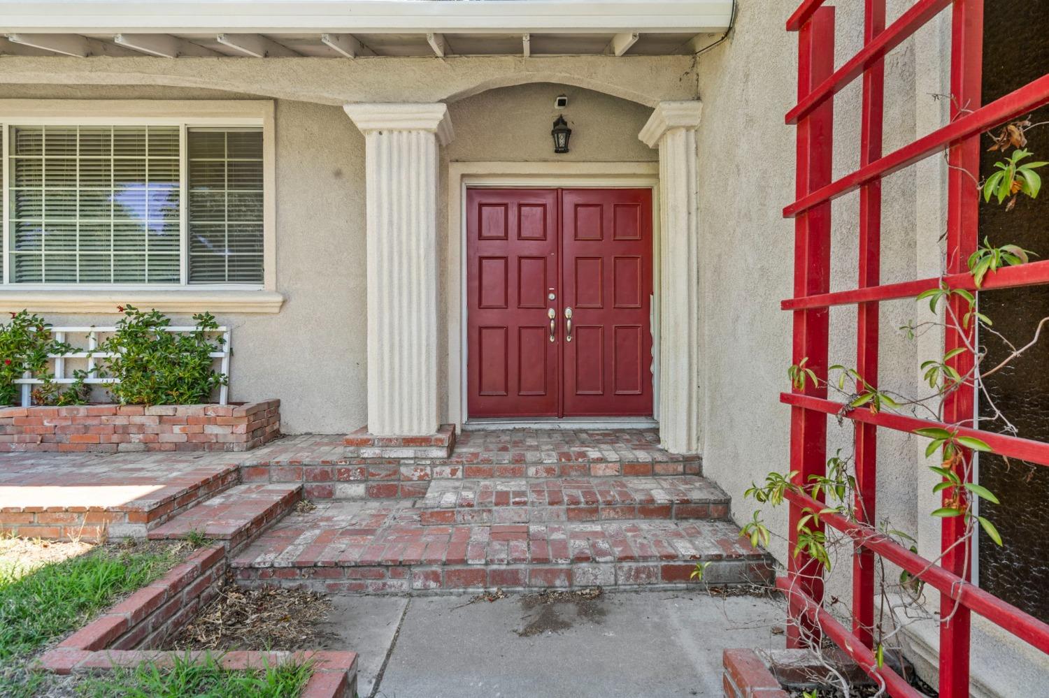 Detail Gallery Image 5 of 39 For 3317 W Creek Dr, Stockton,  CA 95209 - 4 Beds | 2/1 Baths