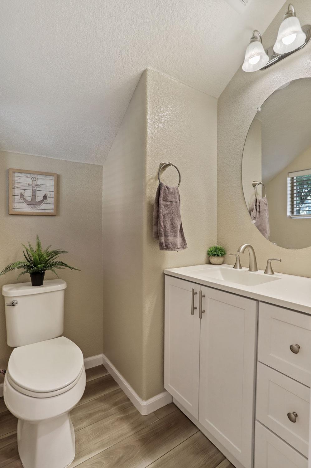 Detail Gallery Image 3 of 28 For 4516 Parkvale Ct, Stockton,  CA 95210 - 3 Beds | 2/1 Baths