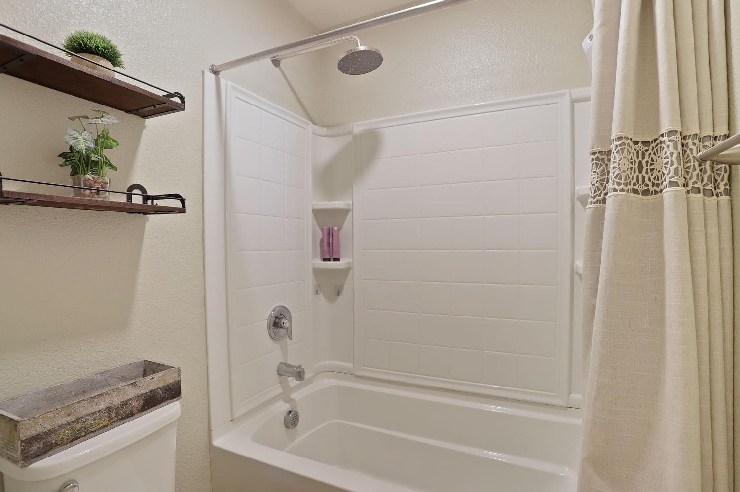 Detail Gallery Image 11 of 28 For 4516 Parkvale Ct, Stockton,  CA 95210 - 3 Beds | 2/1 Baths