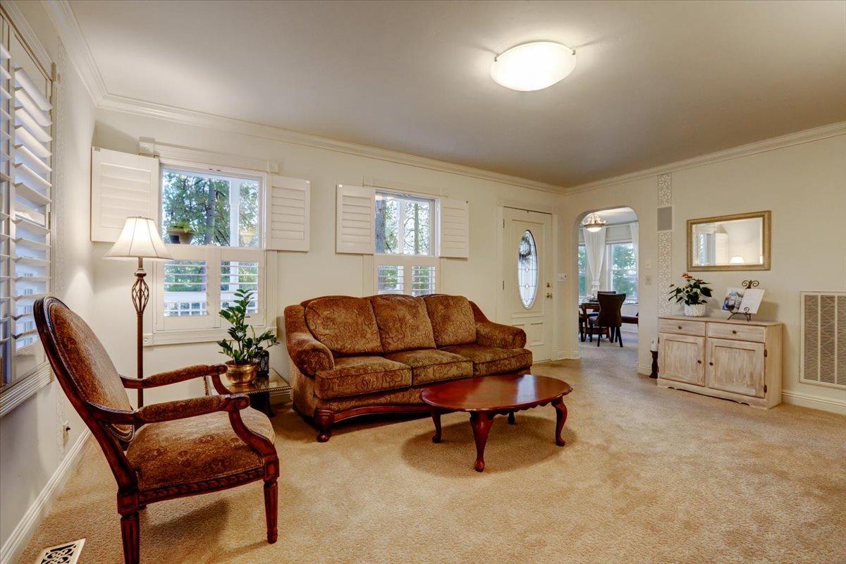 Detail Gallery Image 5 of 67 For 11174 Lower Circle Dr, Grass Valley,  CA 95949 - 3 Beds | 2/1 Baths