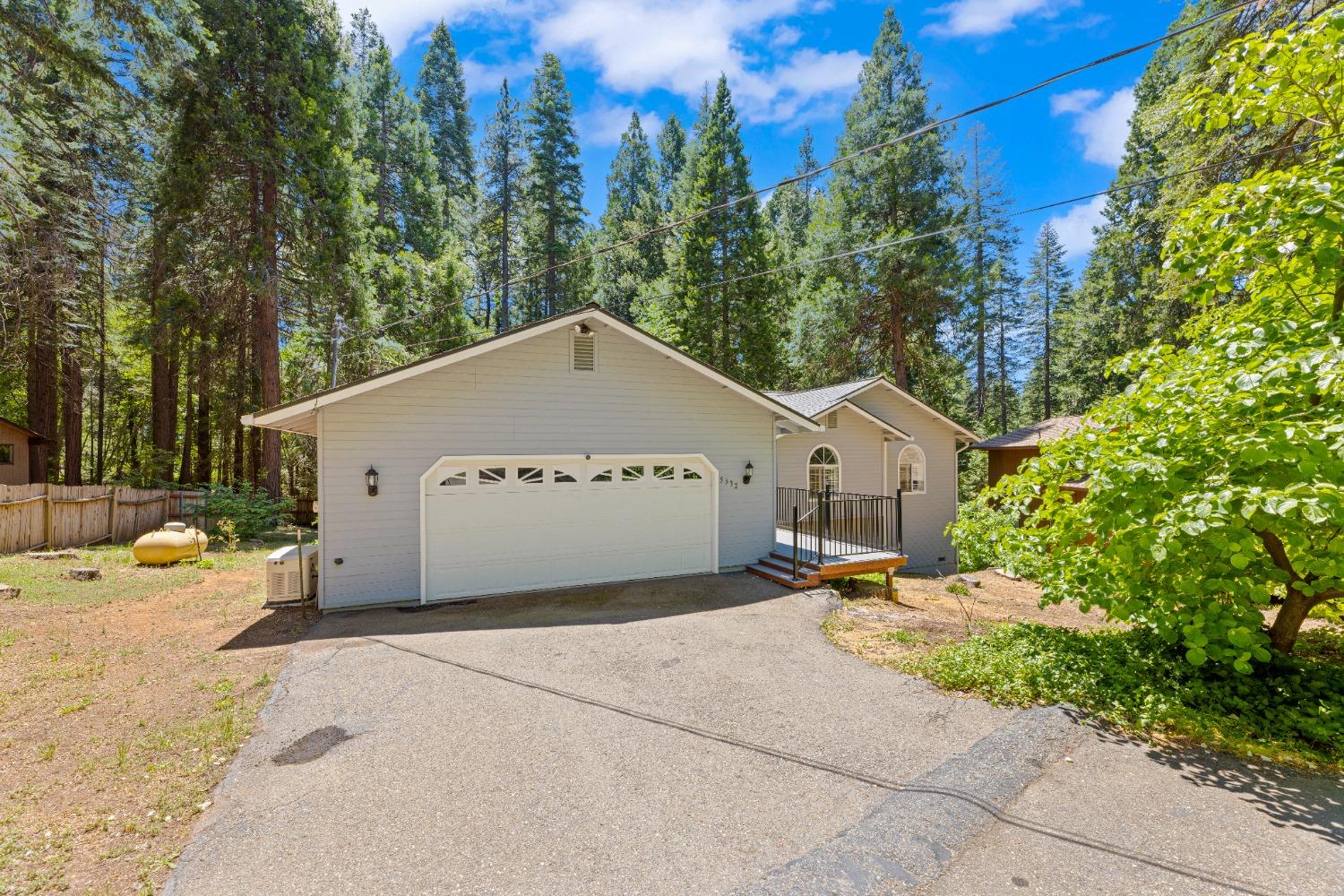 Detail Gallery Image 1 of 1 For 5532 Shadow Ct, Pollock Pines,  CA 95726 - 3 Beds | 2 Baths