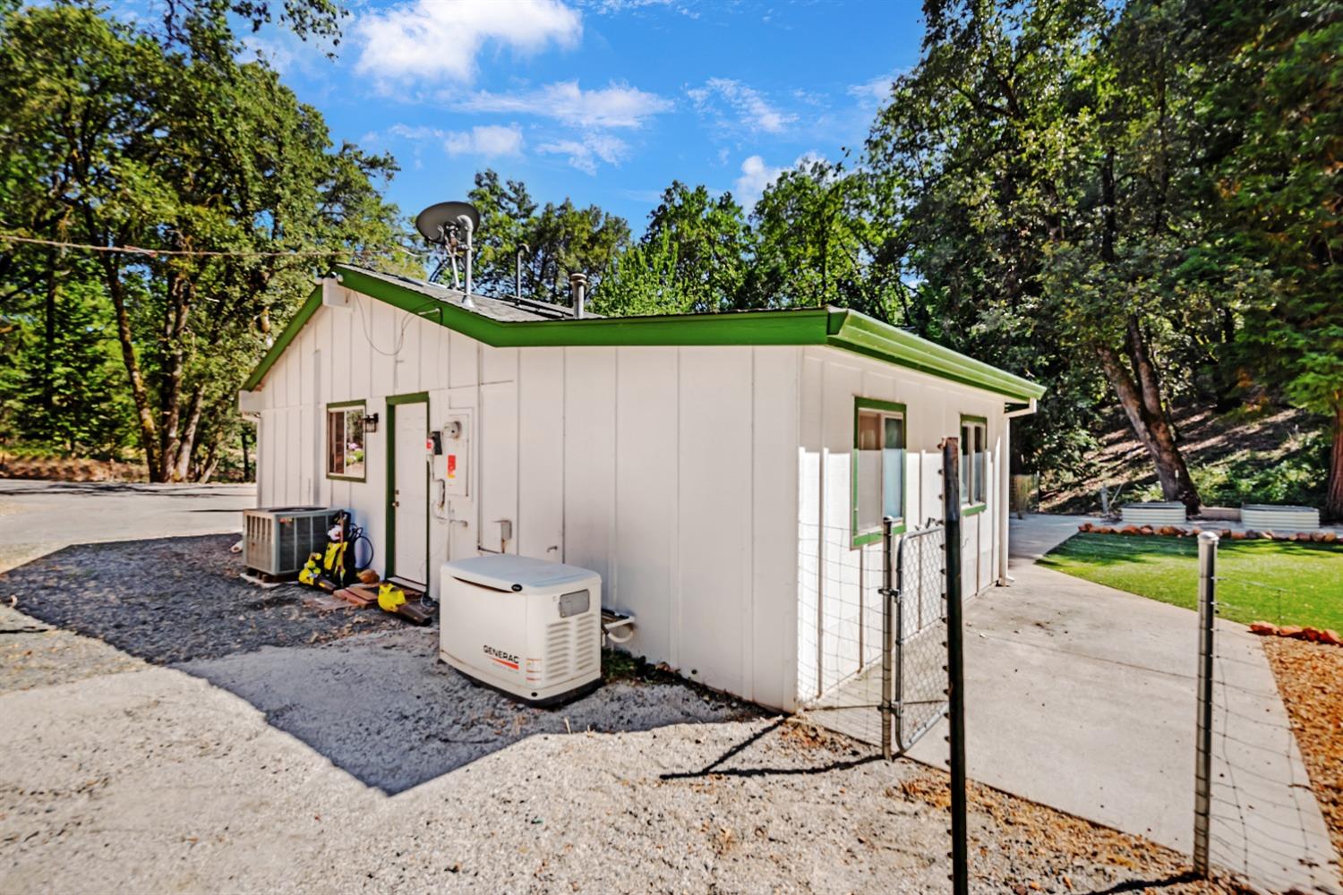 Brooks Road, Grass Valley, California image 12