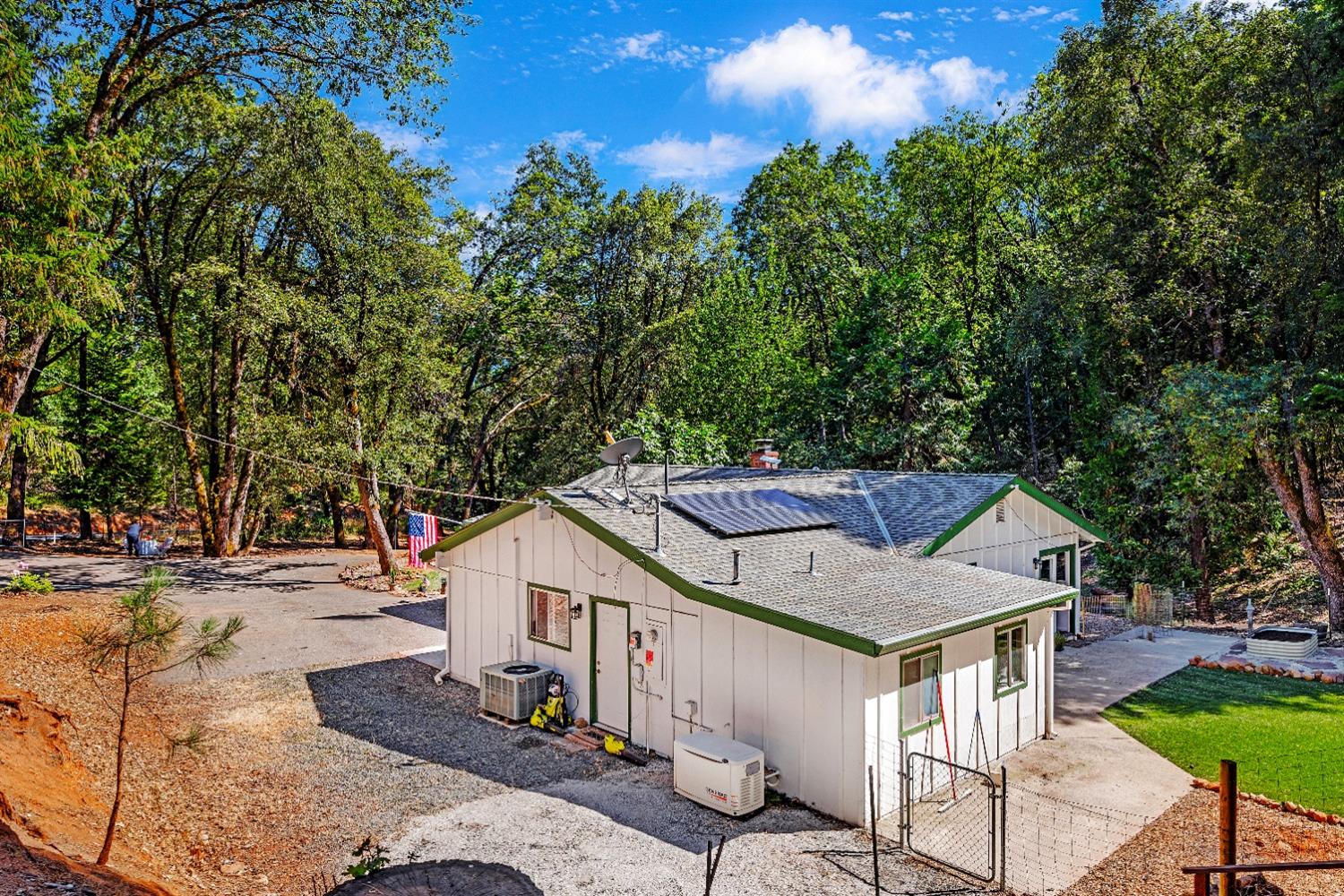 Brooks Road, Grass Valley, California image 8