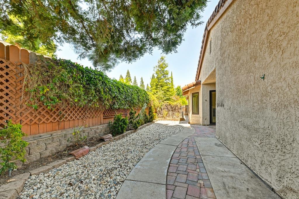 Detail Gallery Image 31 of 39 For 107 Cypress Ln, Roseville,  CA 95678 - 3 Beds | 3 Baths