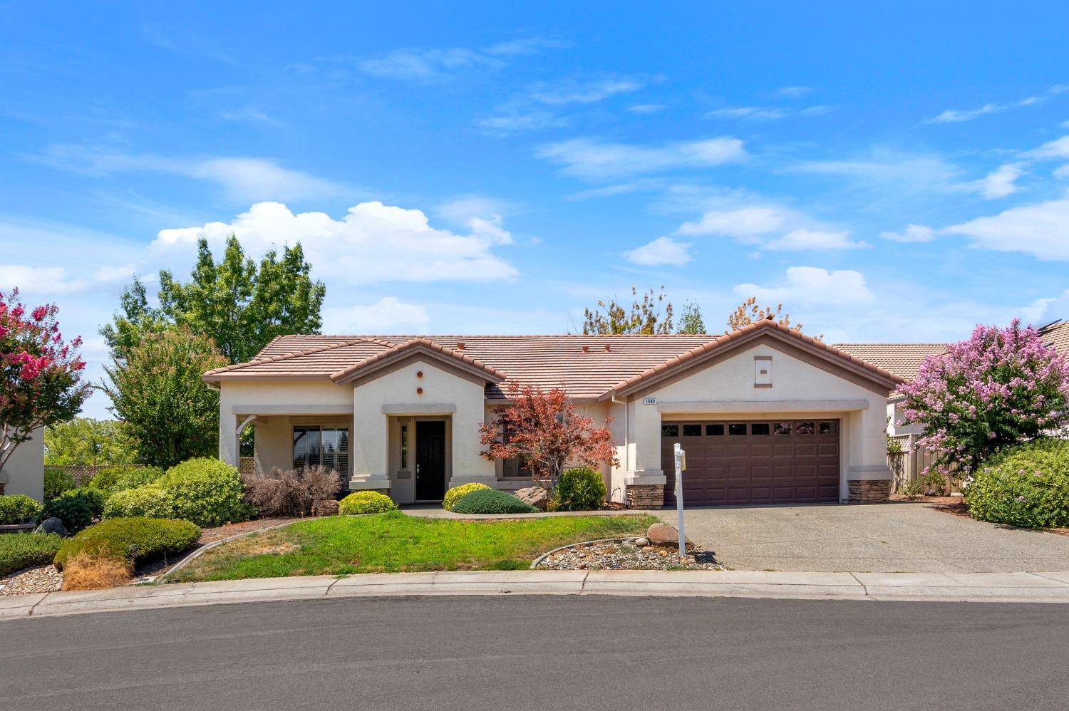 Detail Gallery Image 1 of 52 For 1940 Farmgate Ln, Lincoln,  CA 95648 - 3 Beds | 2 Baths