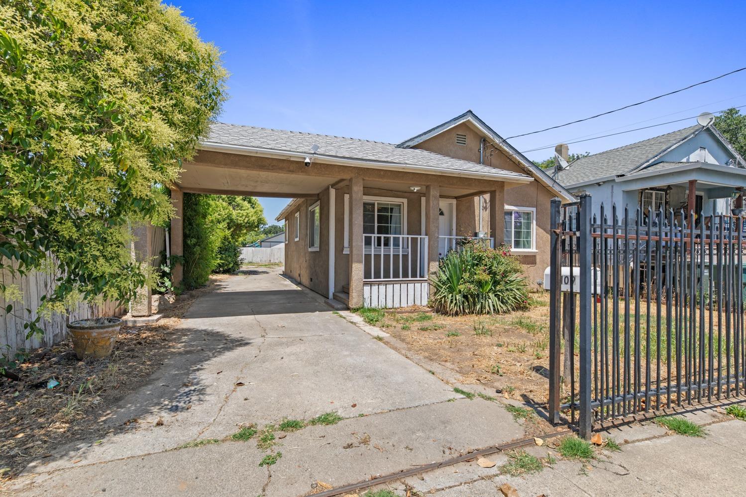 Detail Gallery Image 1 of 1 For 4109 15th Ave, Sacramento,  CA 95820 - 2 Beds | 2 Baths