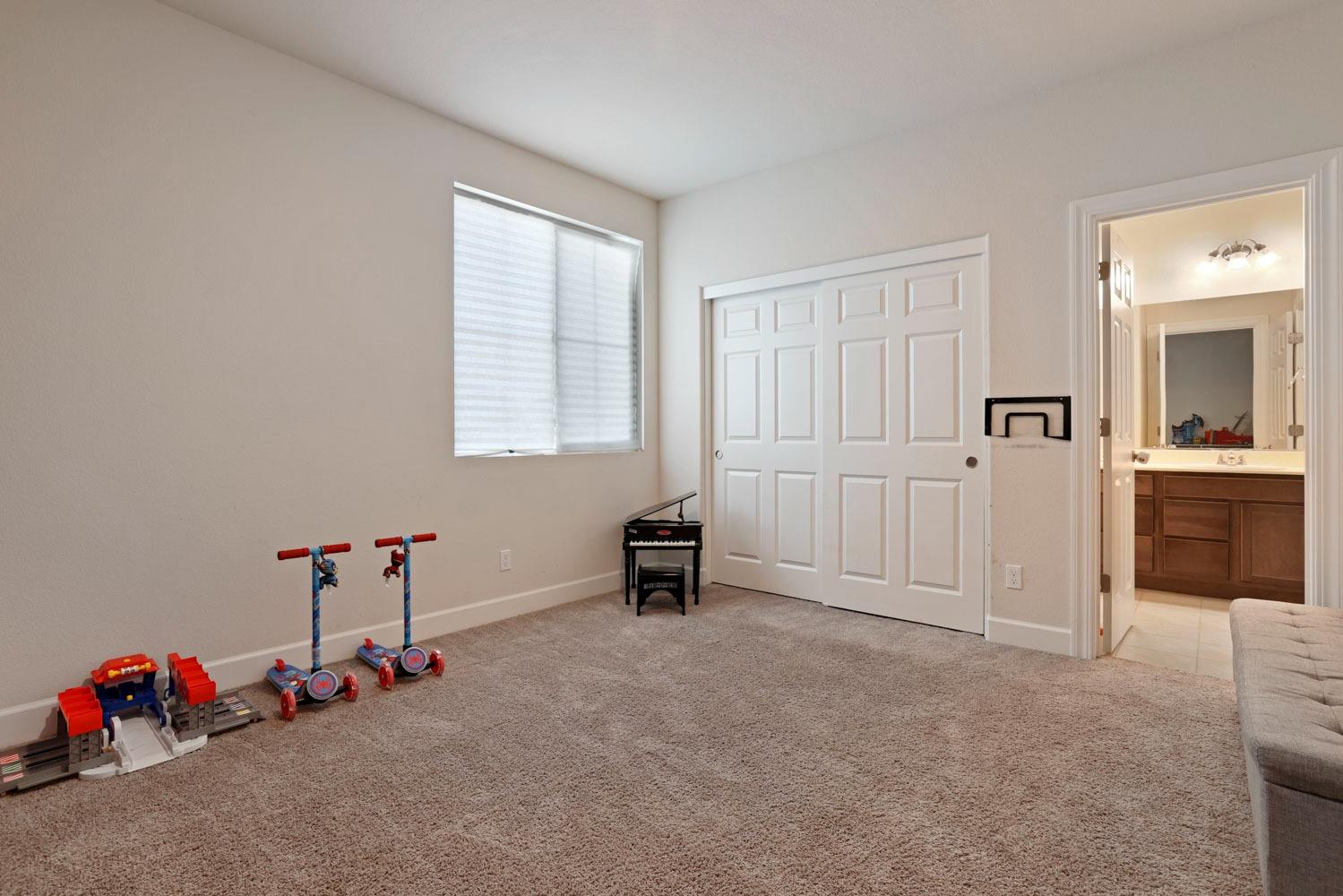 Detail Gallery Image 19 of 48 For 2061 Gunner Pl, Manteca,  CA 95337 - 4 Beds | 3/1 Baths