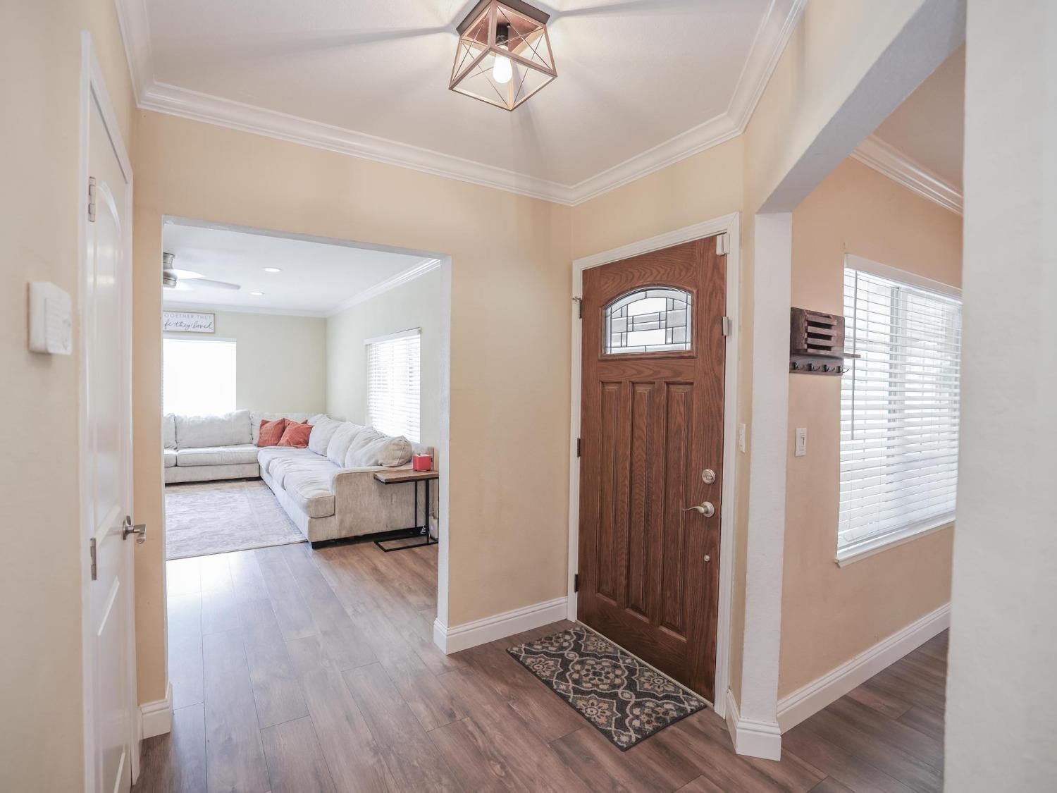 Detail Gallery Image 9 of 52 For 2105 Stacia Way, Sacramento,  CA 95822 - 3 Beds | 2 Baths