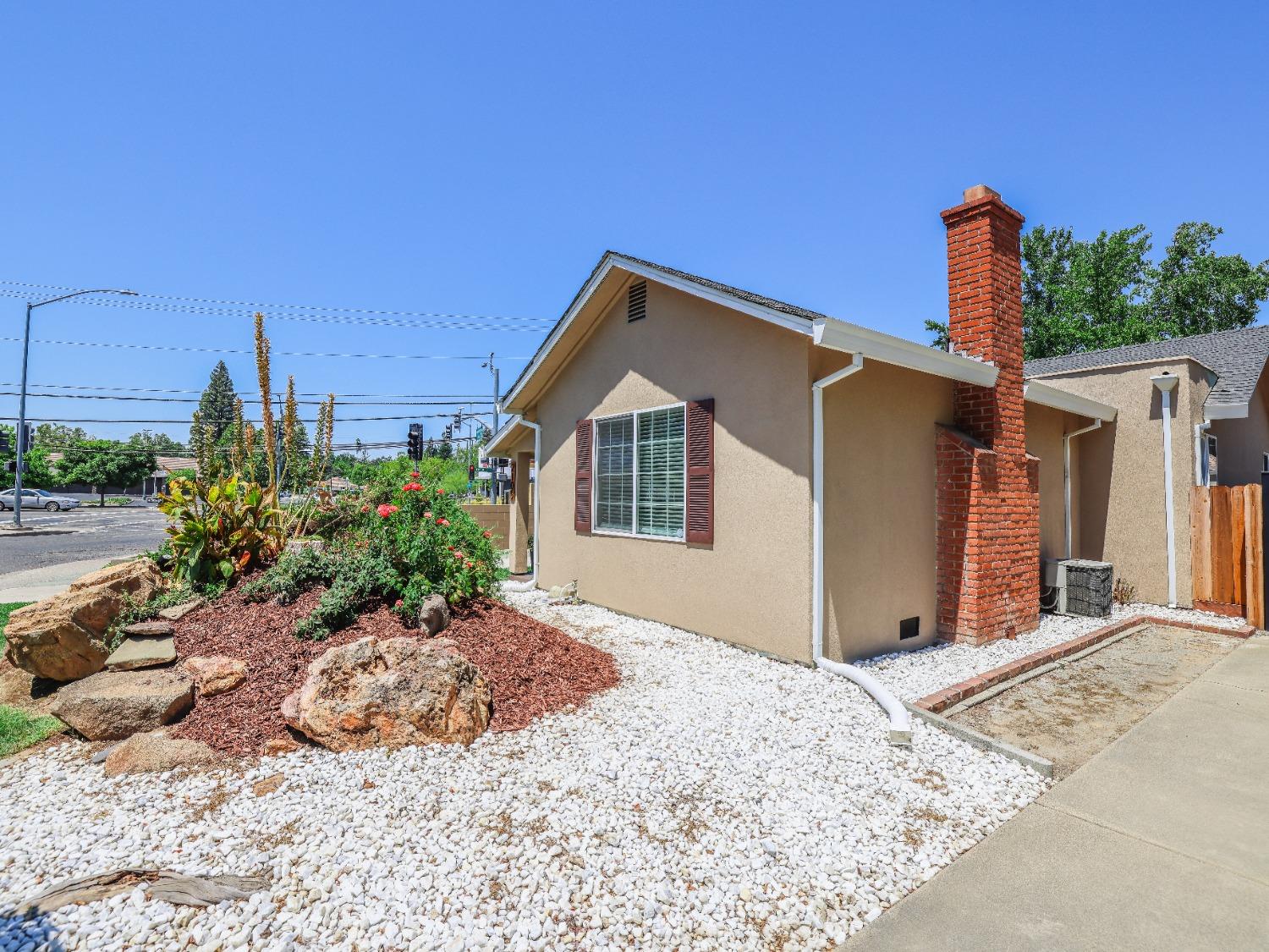 Detail Gallery Image 5 of 52 For 2105 Stacia Way, Sacramento,  CA 95822 - 3 Beds | 2 Baths