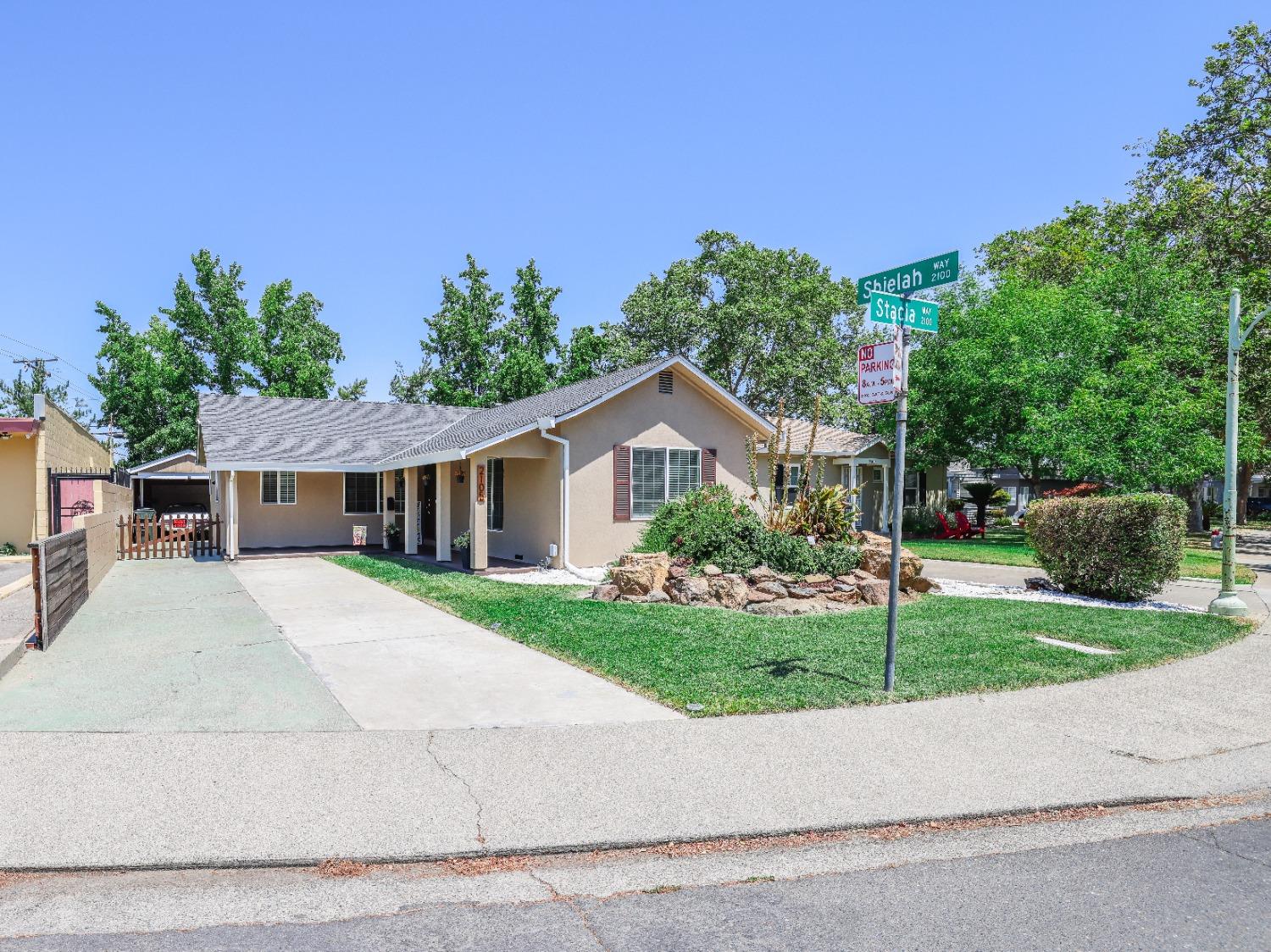 Detail Gallery Image 3 of 52 For 2105 Stacia Way, Sacramento,  CA 95822 - 3 Beds | 2 Baths