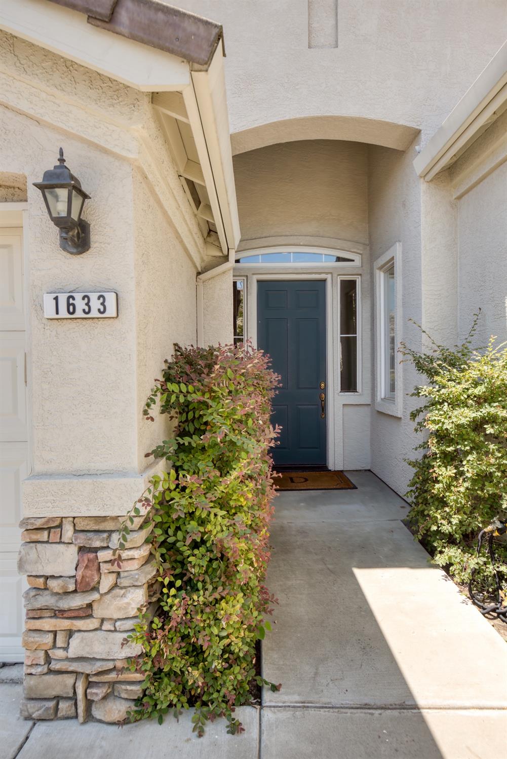 Detail Gallery Image 2 of 49 For 1633 Seven Falls Dr, Modesto,  CA 95355 - 2 Beds | 2 Baths