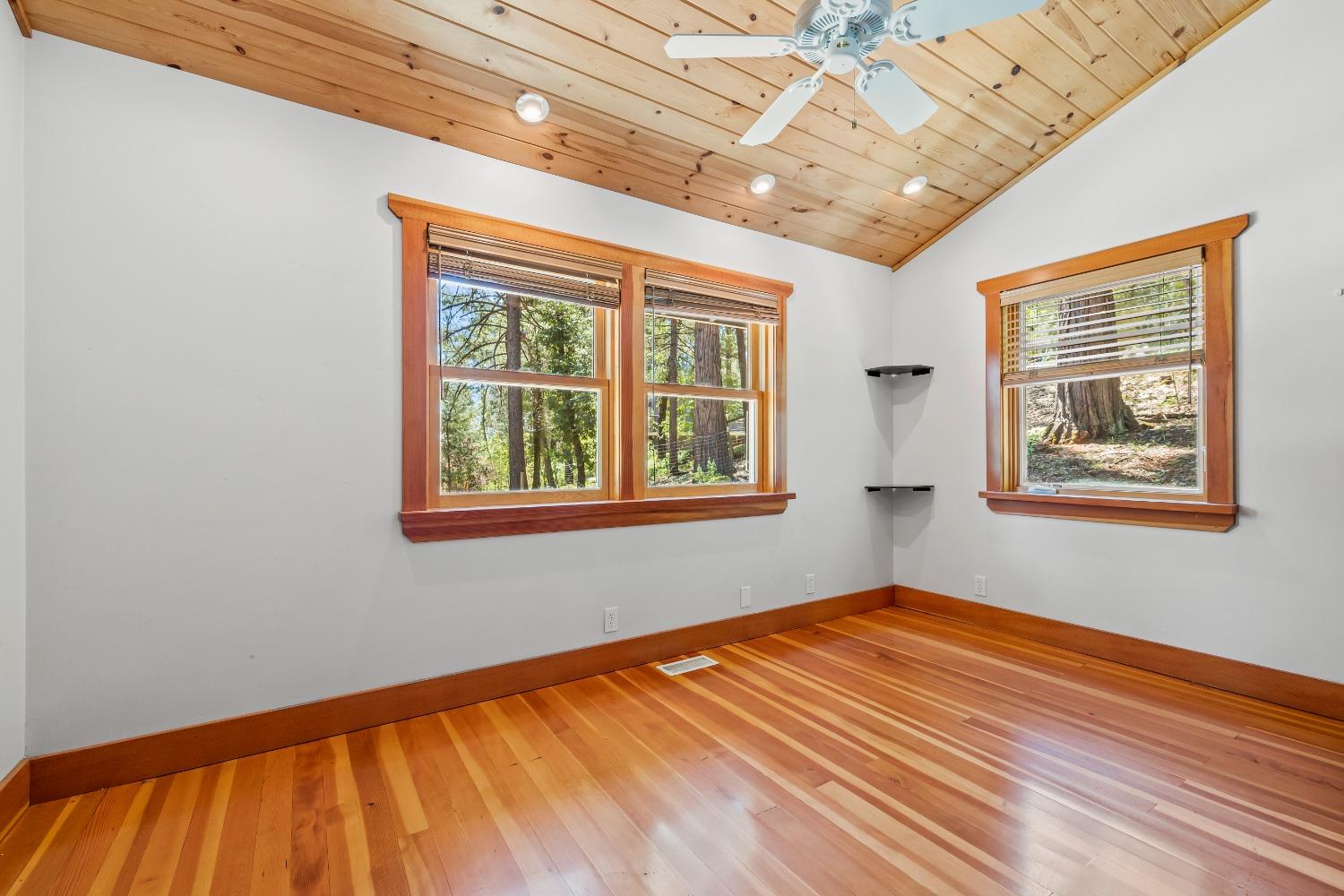 Rodriguez Court, Grass Valley, California image 33