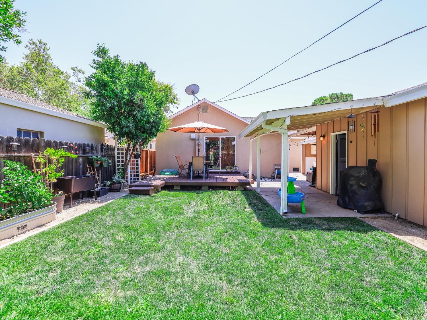 Detail Gallery Image 36 of 52 For 2105 Stacia Way, Sacramento,  CA 95822 - 3 Beds | 2 Baths