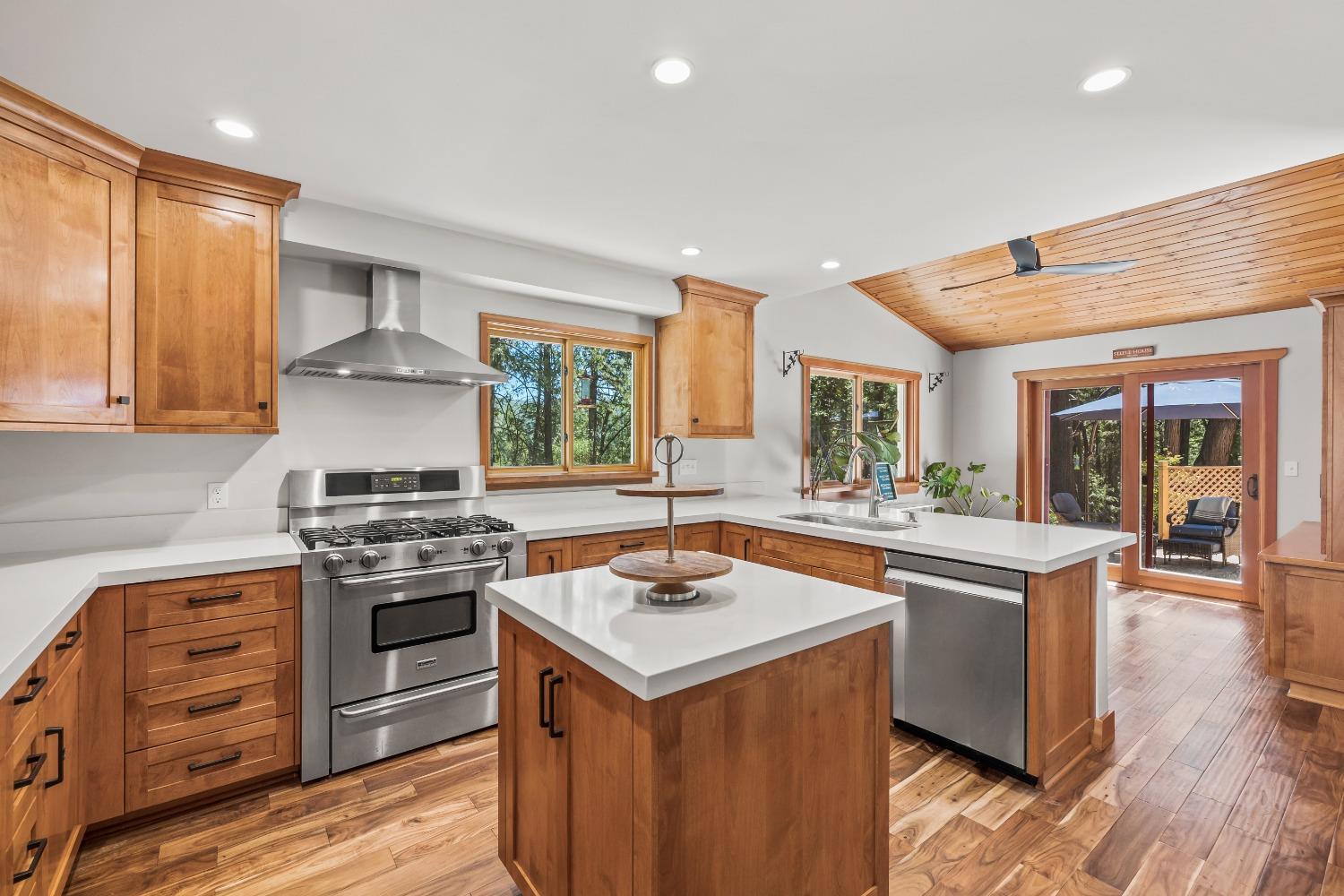 Rodriguez Court, Grass Valley, California image 16