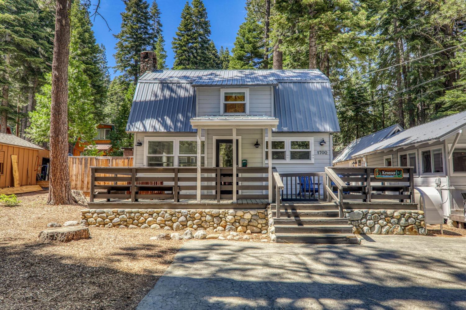 Detail Gallery Image 2 of 43 For 1700 Willow Ave, Tahoe City,  CA 96145 - 2 Beds | 2 Baths