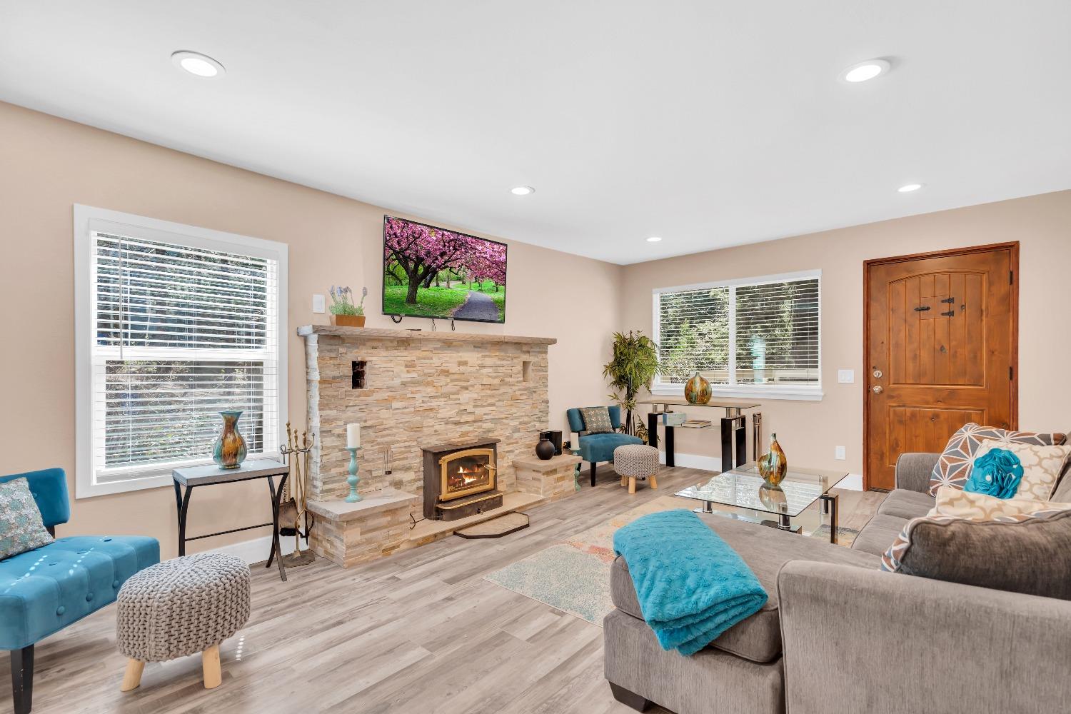 Detail Gallery Image 2 of 36 For 8697 Cutthroat Ave, Kings Beach,  CA 96143 - 3 Beds | 2 Baths