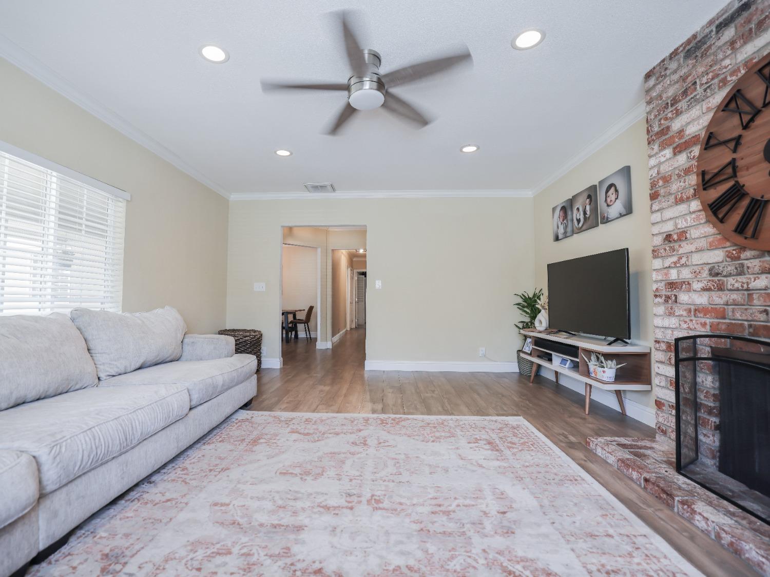 Detail Gallery Image 13 of 52 For 2105 Stacia Way, Sacramento,  CA 95822 - 3 Beds | 2 Baths