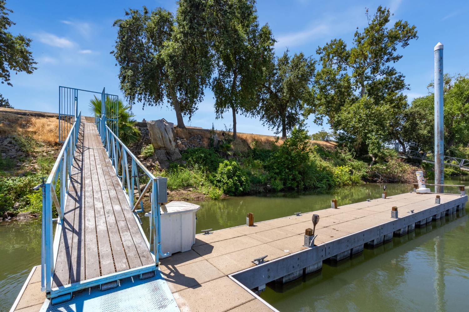 Detail Gallery Image 65 of 86 For 657 Brickyard Dr, Sacramento,  CA 95831 - 3 Beds | 3 Baths