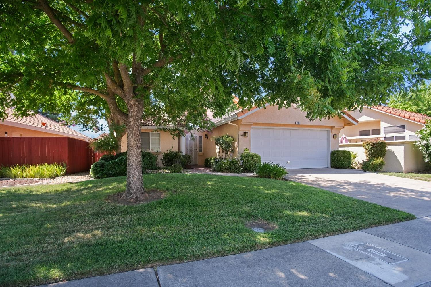 Detail Gallery Image 3 of 22 For 8118 Arroyo Vista Dr, Sacramento,  CA 95823 - 2 Beds | 2 Baths