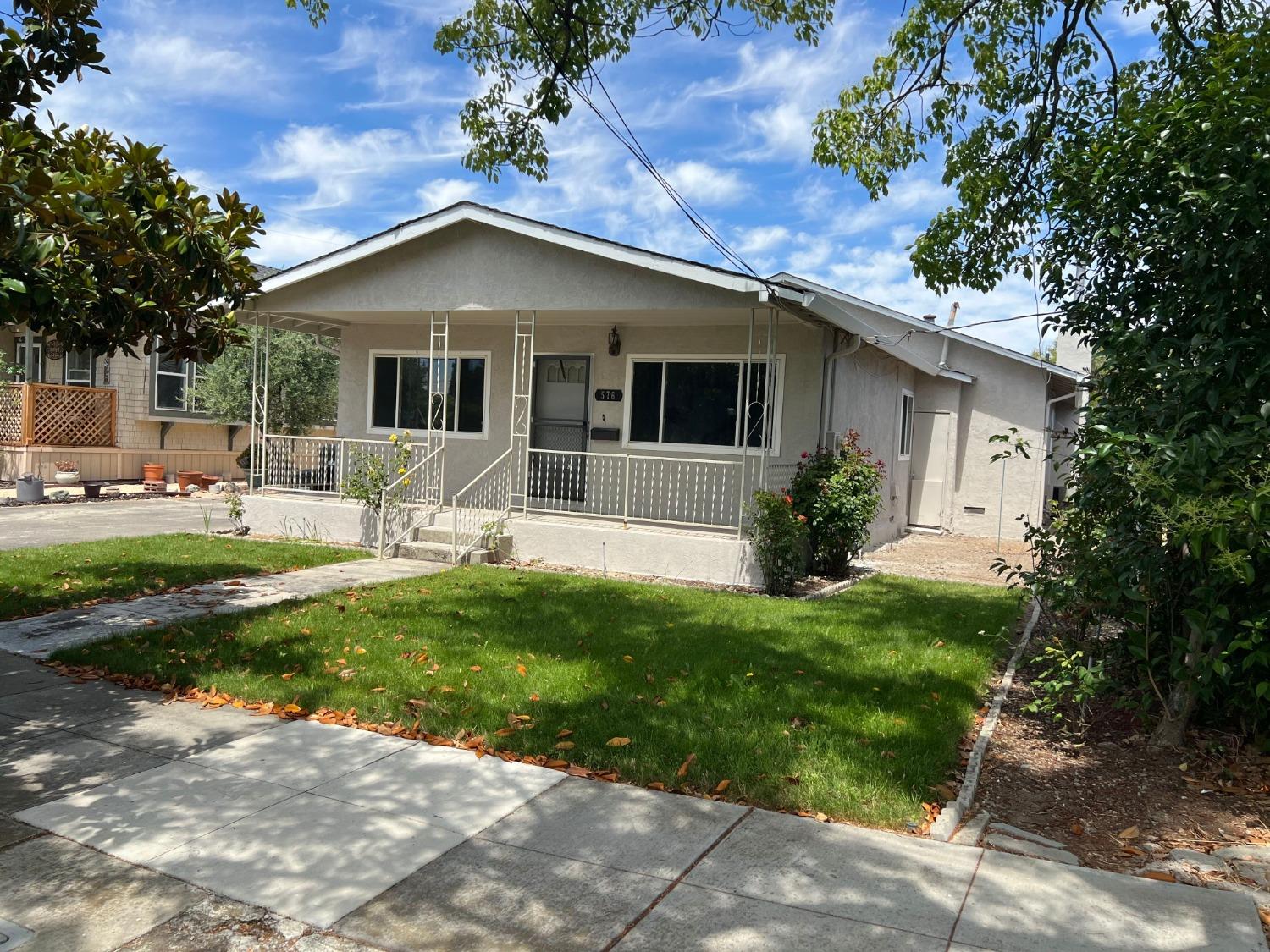 Detail Gallery Image 1 of 1 For 576 N O Street, Livermore,  CA 94551 - 3 Beds | 2/1 Baths