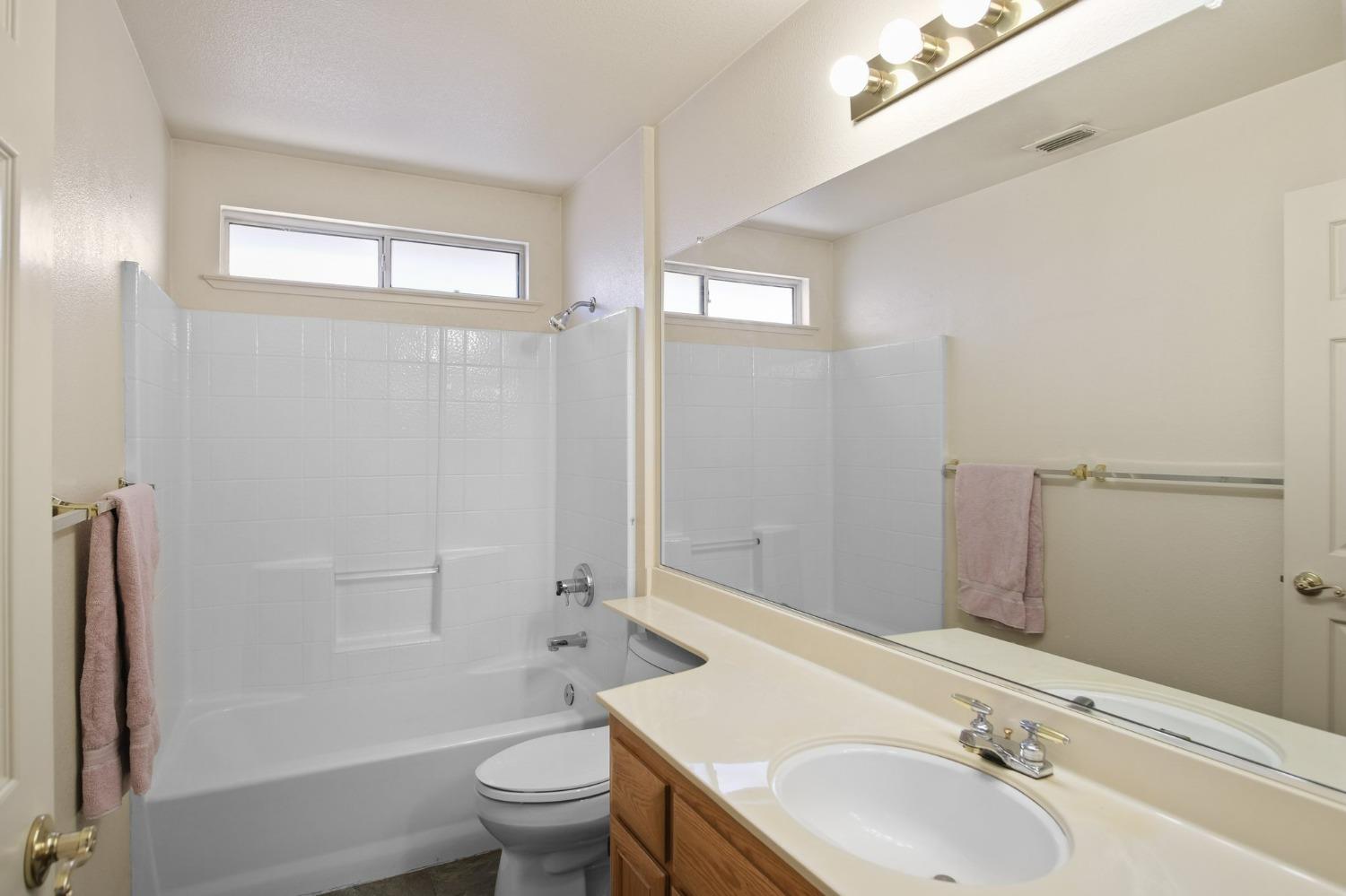 Detail Gallery Image 14 of 22 For 8118 Arroyo Vista Dr, Sacramento,  CA 95823 - 2 Beds | 2 Baths