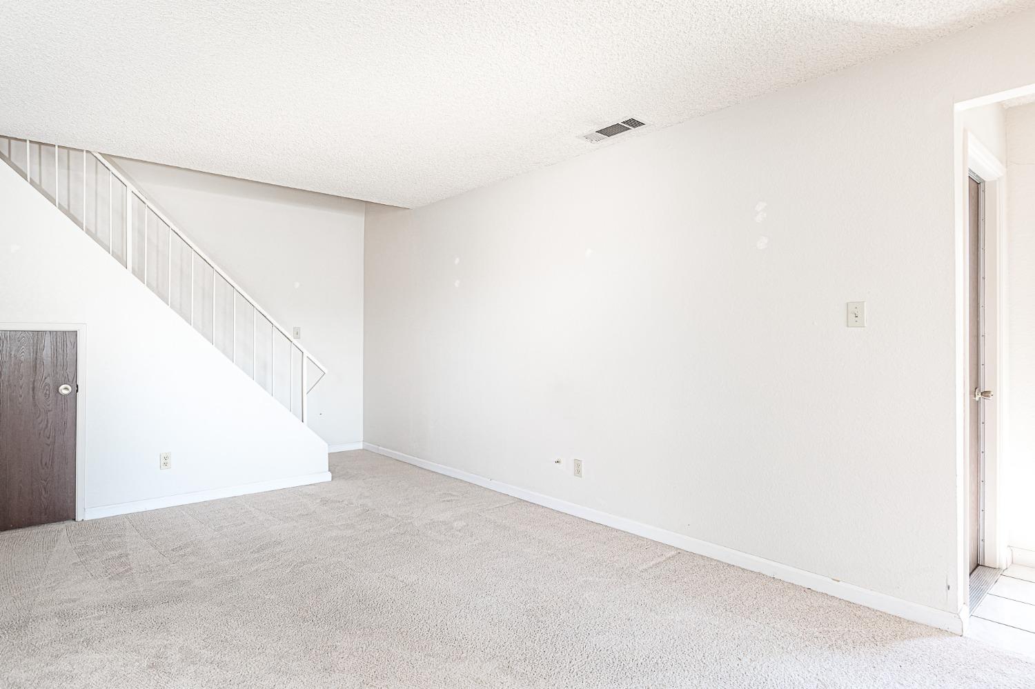 Detail Gallery Image 5 of 19 For 1296 Spruce Ln #46,  Manteca,  CA 95336 - 2 Beds | 1/1 Baths