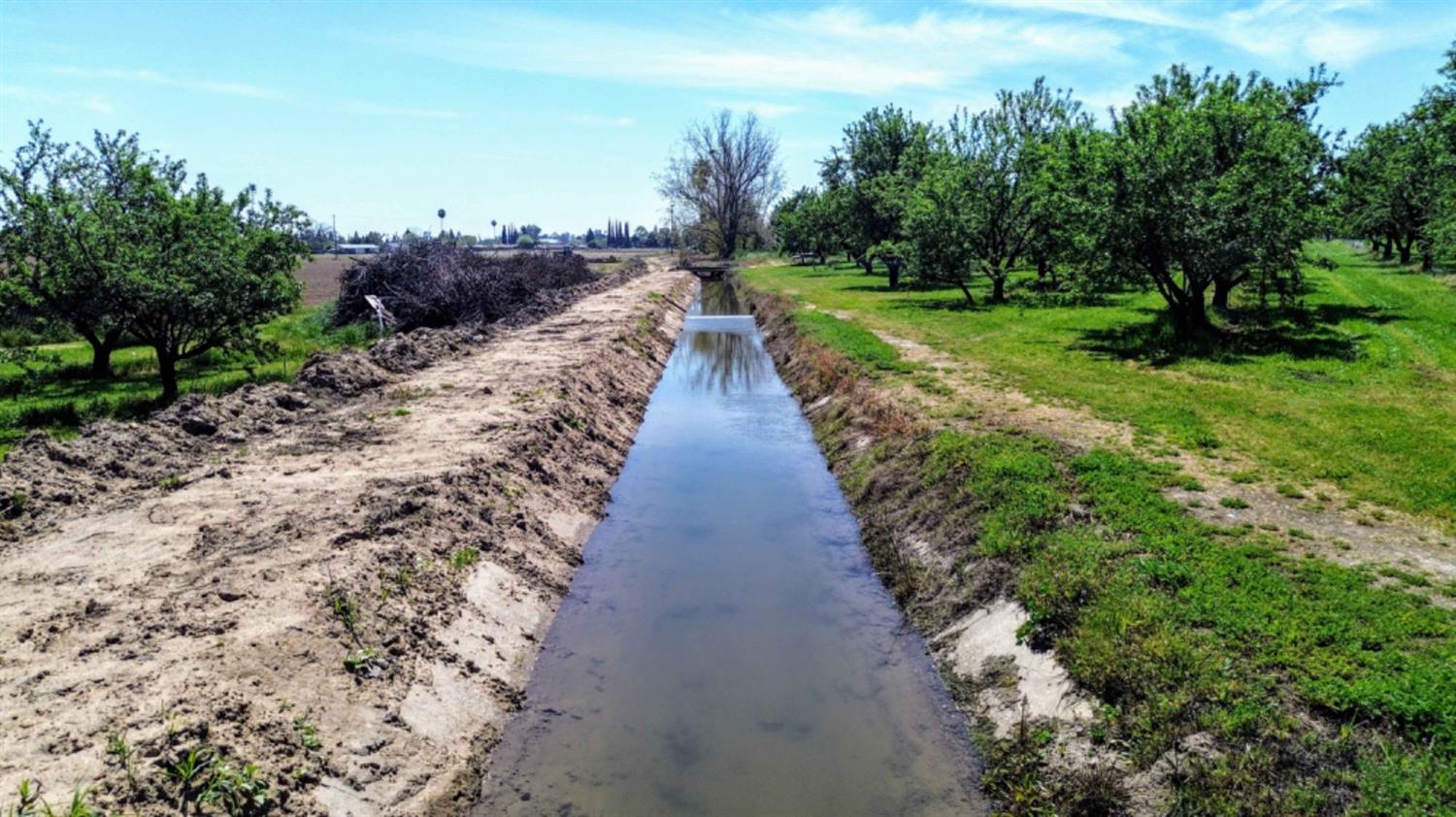 Vine Avenue, Winton, California image 17