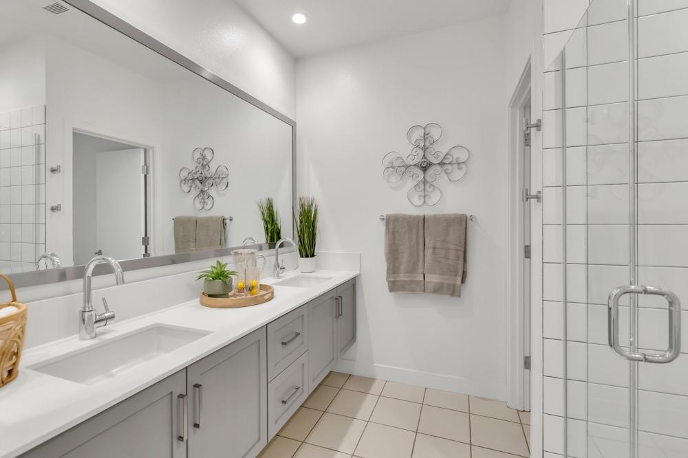 Detail Gallery Image 20 of 29 For 2370 Filbert St, Oakland,  CA 94607 - 2 Beds | 2/1 Baths