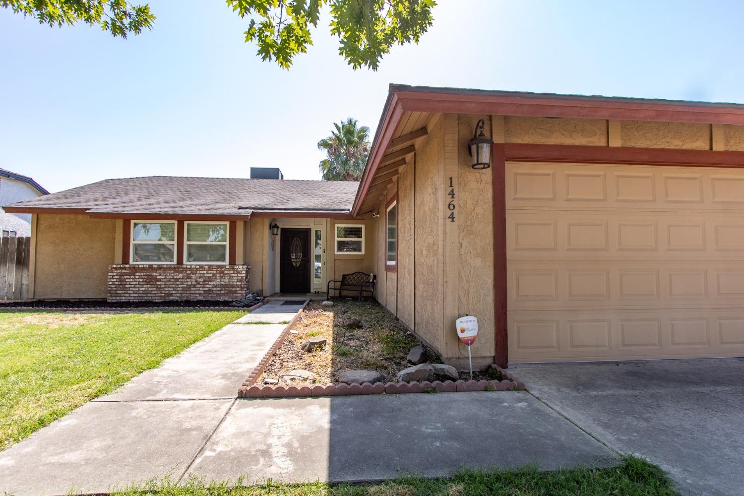 Detail Gallery Image 4 of 44 For 1464 Valley St, Atwater,  CA 95301 - 3 Beds | 2 Baths