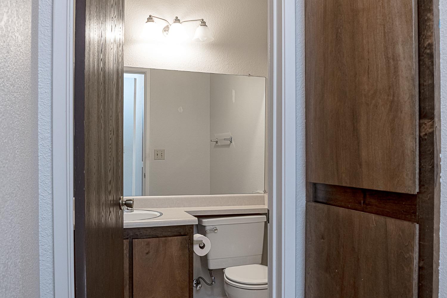 Detail Gallery Image 6 of 19 For 1296 Spruce Ln #46,  Manteca,  CA 95336 - 2 Beds | 1/1 Baths