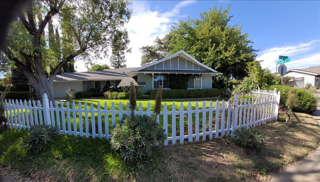 Detail Gallery Image 13 of 29 For 6907 Auburn Blvd, Citrus Heights,  CA 95621 - 3 Beds | 2 Baths