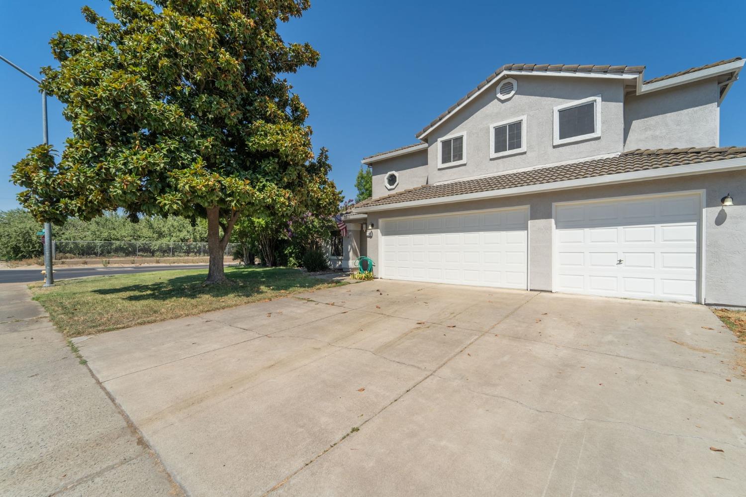 Detail Gallery Image 1 of 1 For 297 Crane, Oakdale,  CA 95361 - 5 Beds | 3 Baths