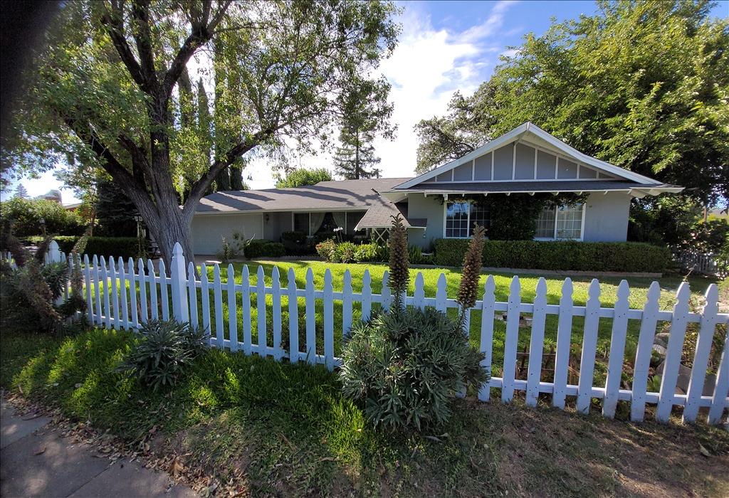 Detail Gallery Image 12 of 29 For 6907 Auburn Blvd, Citrus Heights,  CA 95621 - 3 Beds | 2 Baths