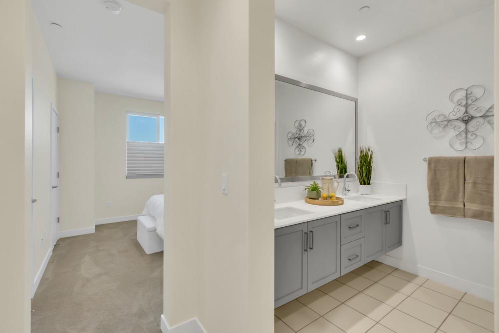 Detail Gallery Image 19 of 29 For 2370 Filbert St, Oakland,  CA 94607 - 2 Beds | 2/1 Baths