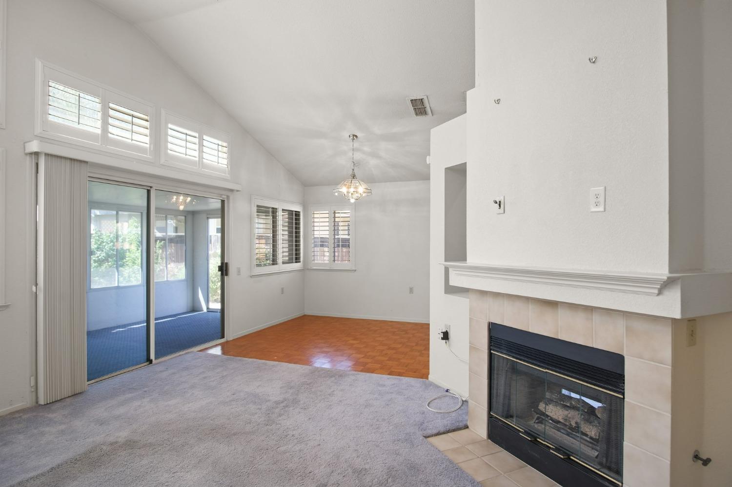 Detail Gallery Image 12 of 22 For 8118 Arroyo Vista Dr, Sacramento,  CA 95823 - 2 Beds | 2 Baths