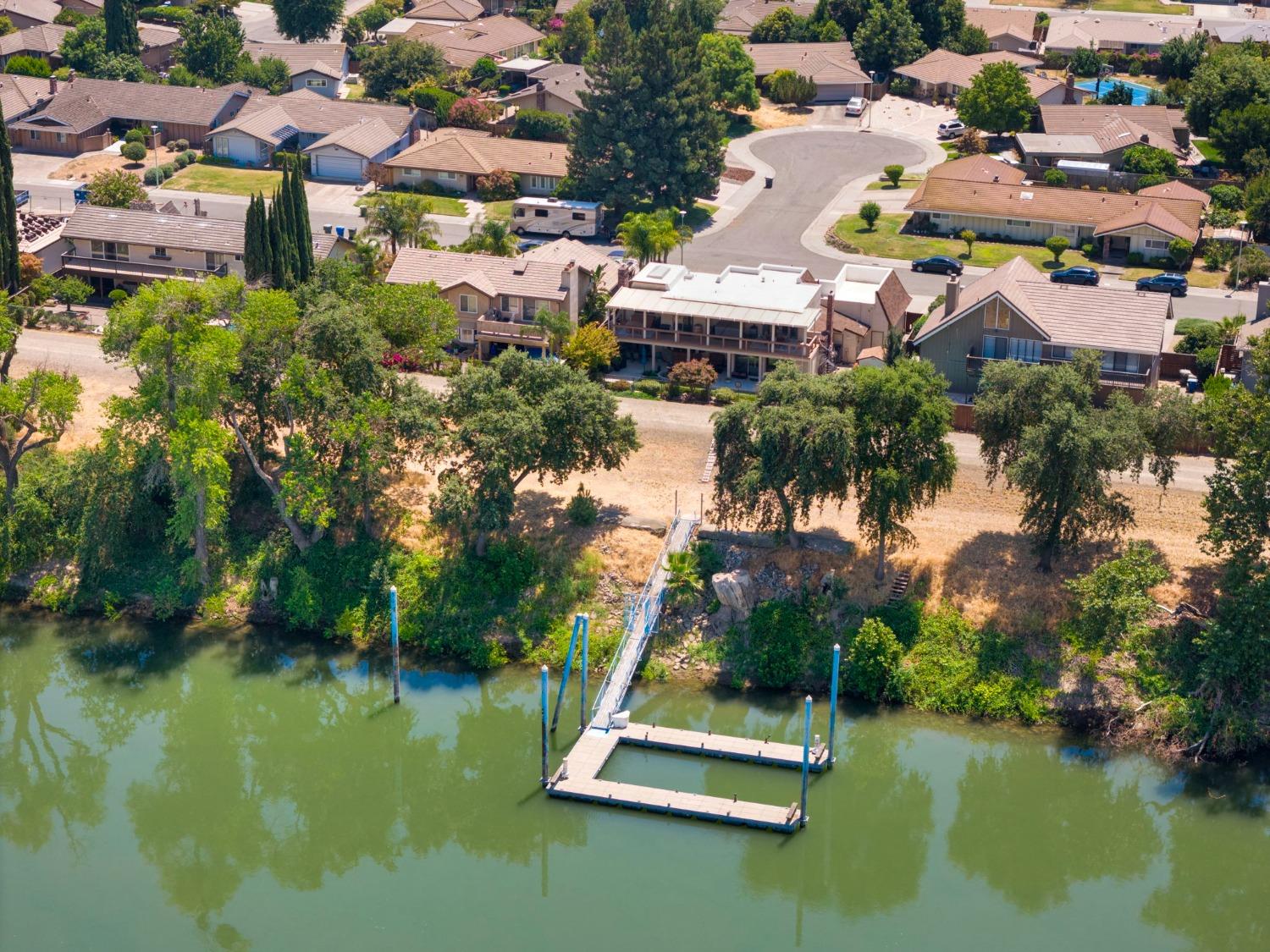 Detail Gallery Image 5 of 86 For 657 Brickyard Dr, Sacramento,  CA 95831 - 3 Beds | 3 Baths