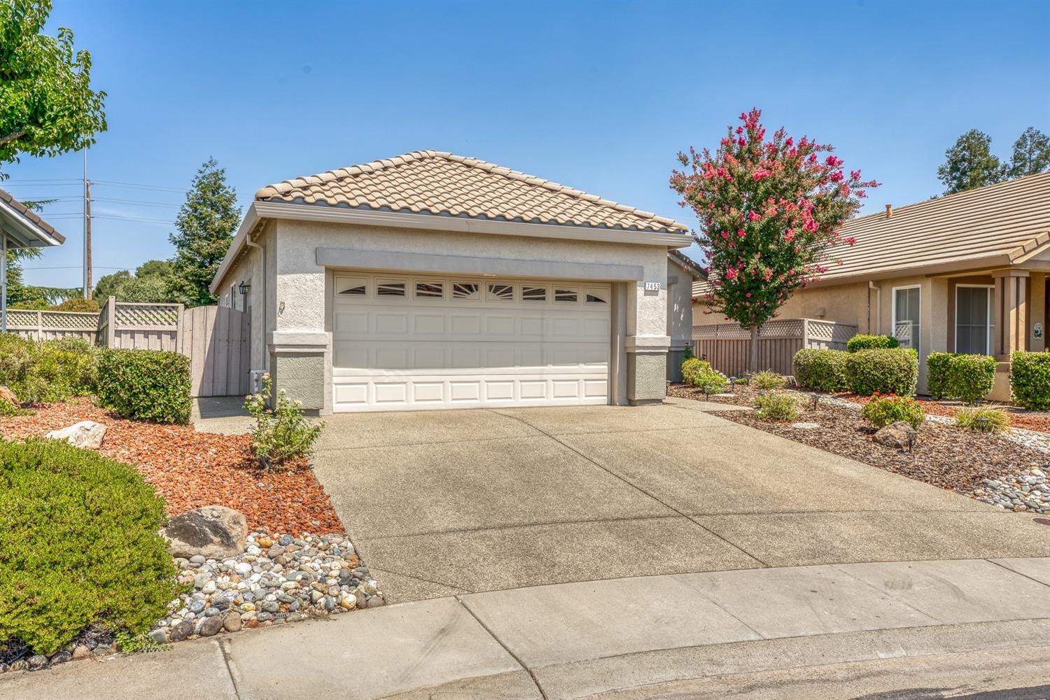 Detail Gallery Image 2 of 49 For 7453 Apple Hollow Loop, Roseville,  CA 95747 - 2 Beds | 2 Baths