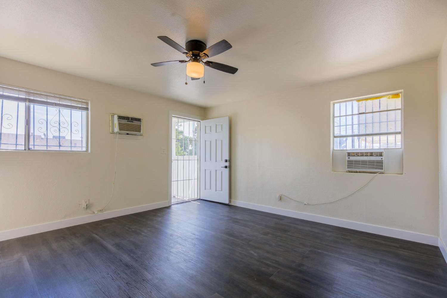 Detail Gallery Image 6 of 30 For 2121 S Lincoln St, Stockton,  CA 95206 - 3 Beds | 2 Baths