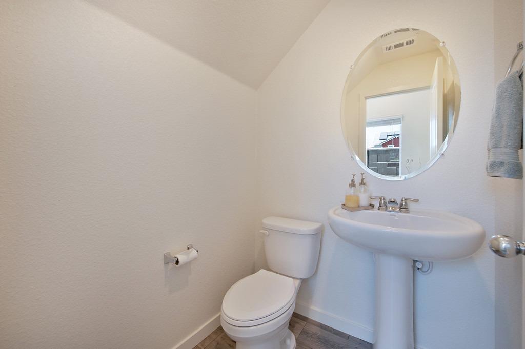 Detail Gallery Image 8 of 34 For 9217 Farmstead Cir, Roseville,  CA 95747 - 3 Beds | 2/1 Baths