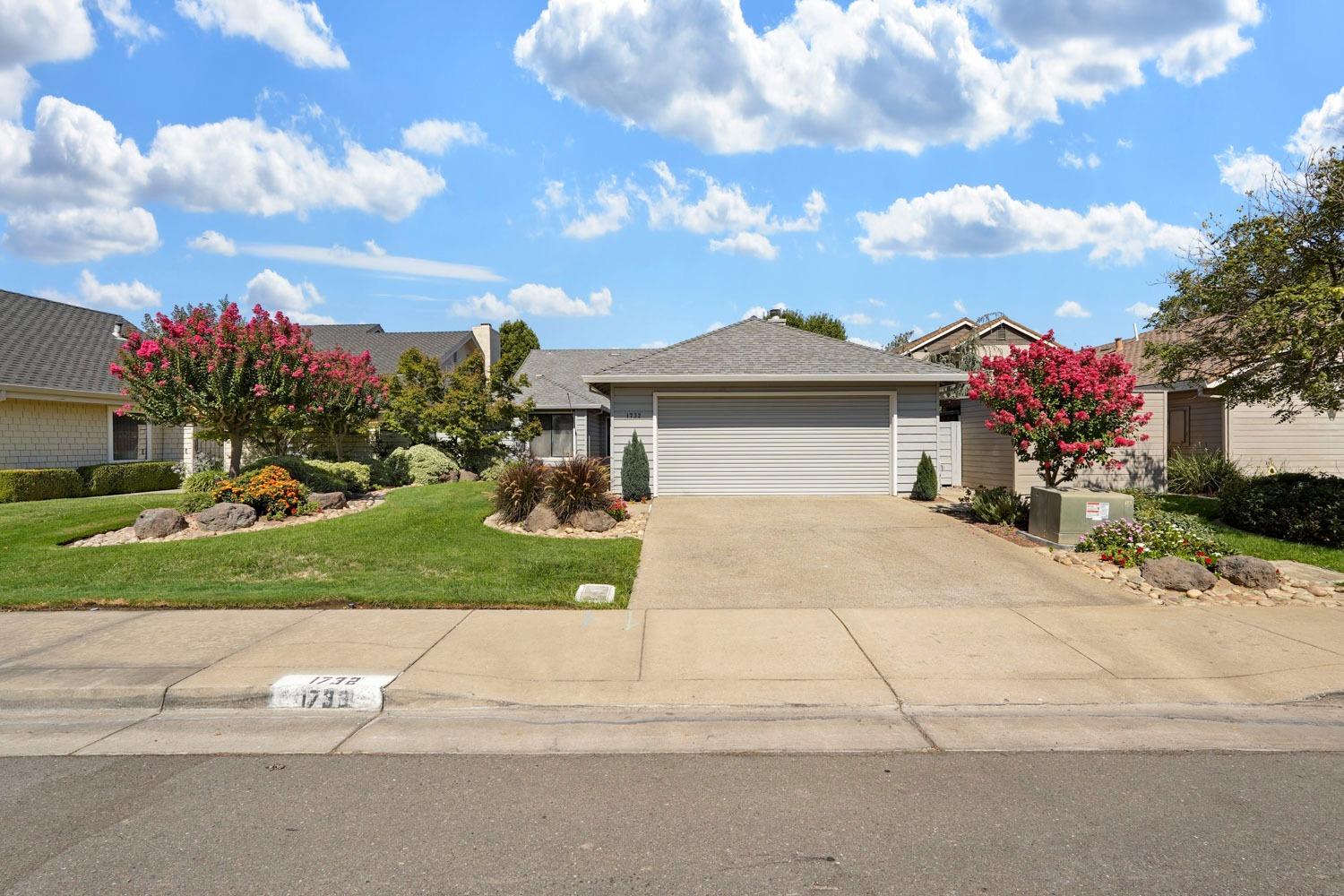 Detail Gallery Image 1 of 47 For 1732 S Mills Ave, Lodi,  CA 95242 - 3 Beds | 2 Baths