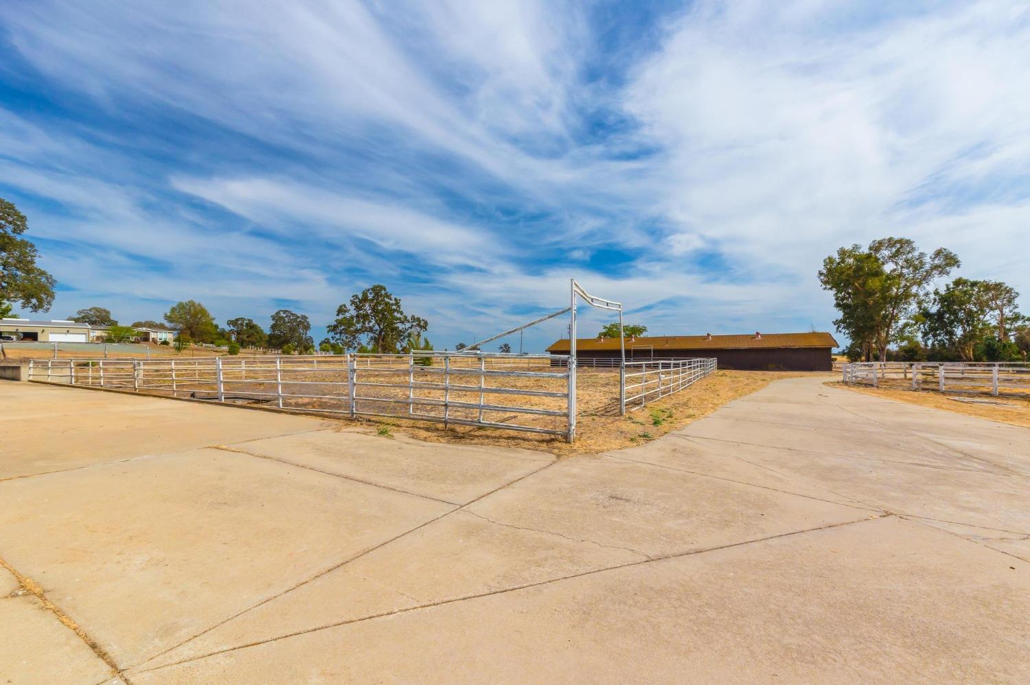 Detail Gallery Image 47 of 85 For 19997 E Liberty Rd, Clements,  CA 95227 - 8 Beds | 6/1 Baths