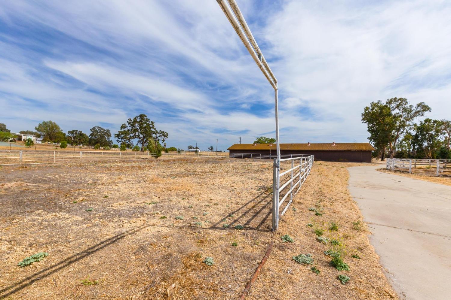 Detail Gallery Image 48 of 85 For 19997 E Liberty Rd, Clements,  CA 95227 - 8 Beds | 6/1 Baths